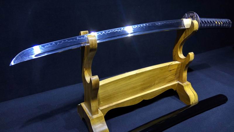 one-handed-japanese-sword-2