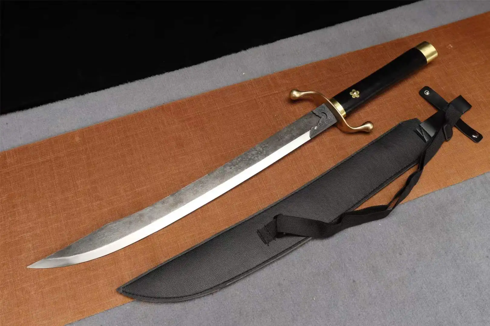 short-curved-sword-4