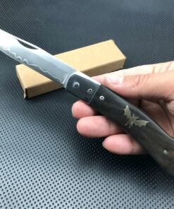 A man's hand holding a sharp pocket knife.