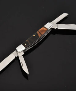 A 4 blade sheepsfoot pocket knife.