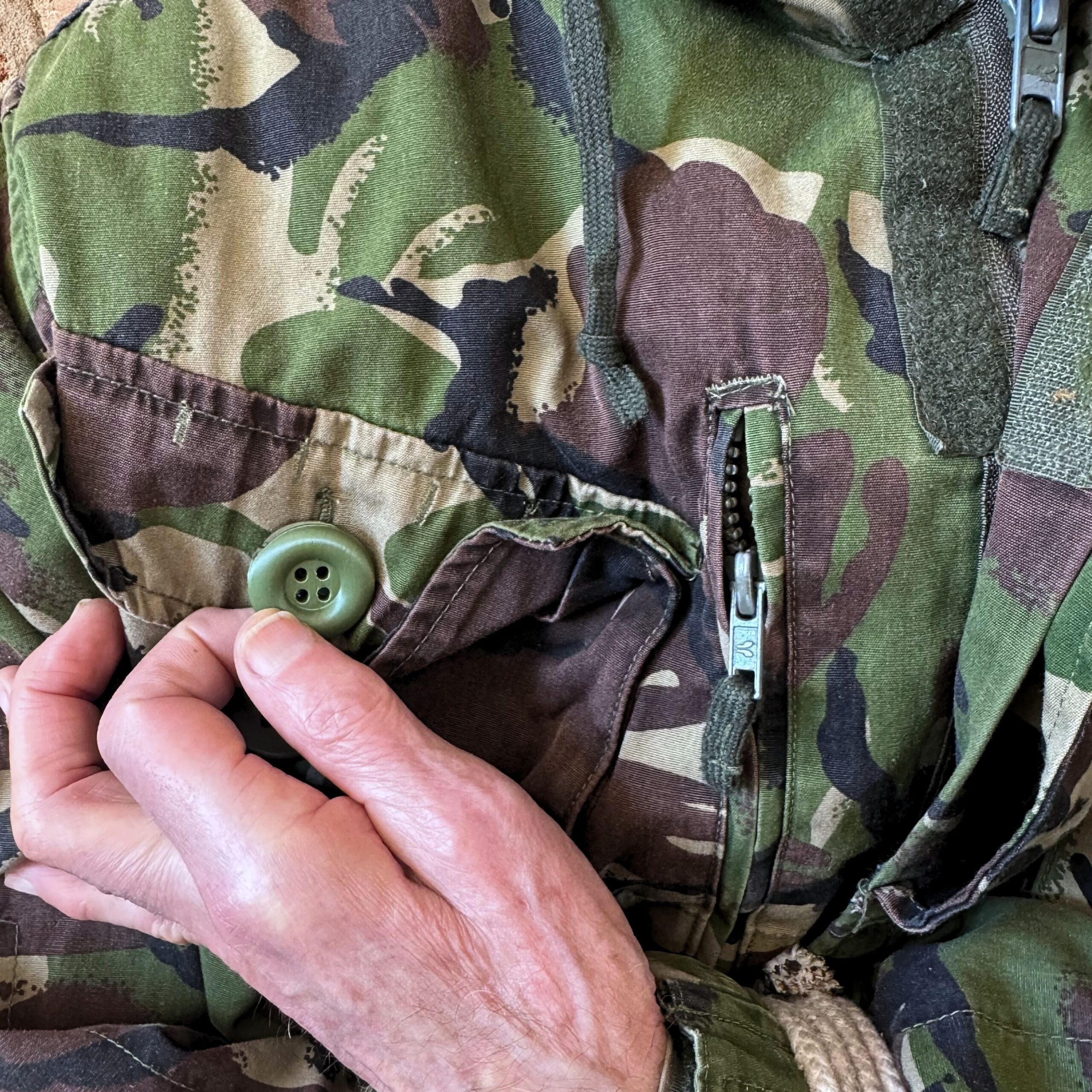 button-knife-17