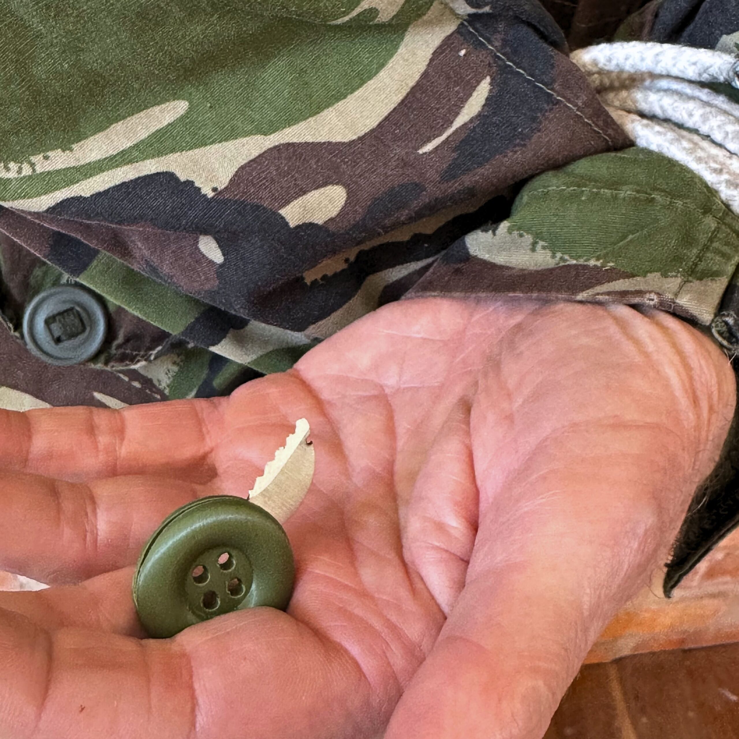 button-knife-19