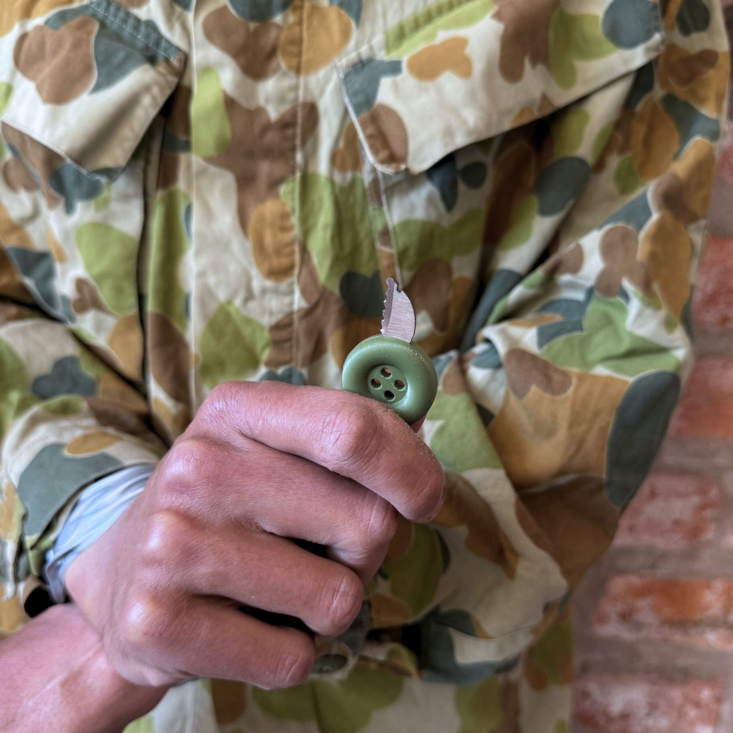button-knife-22