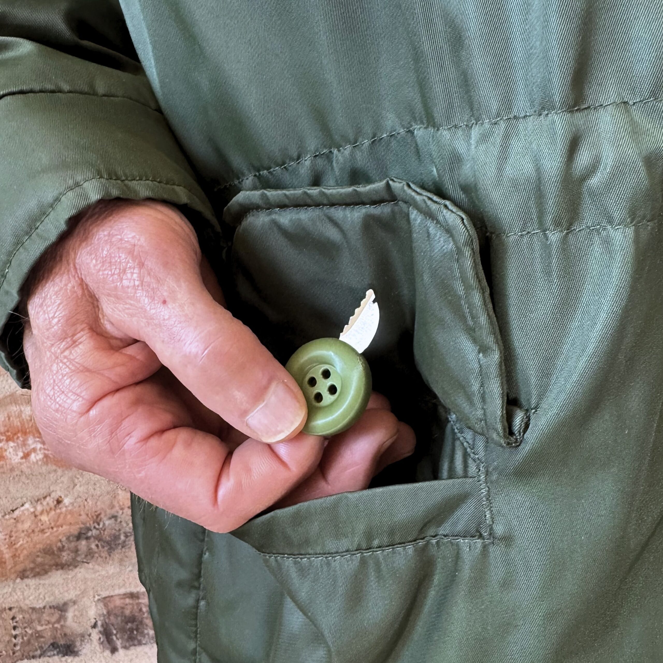 button-knife-24