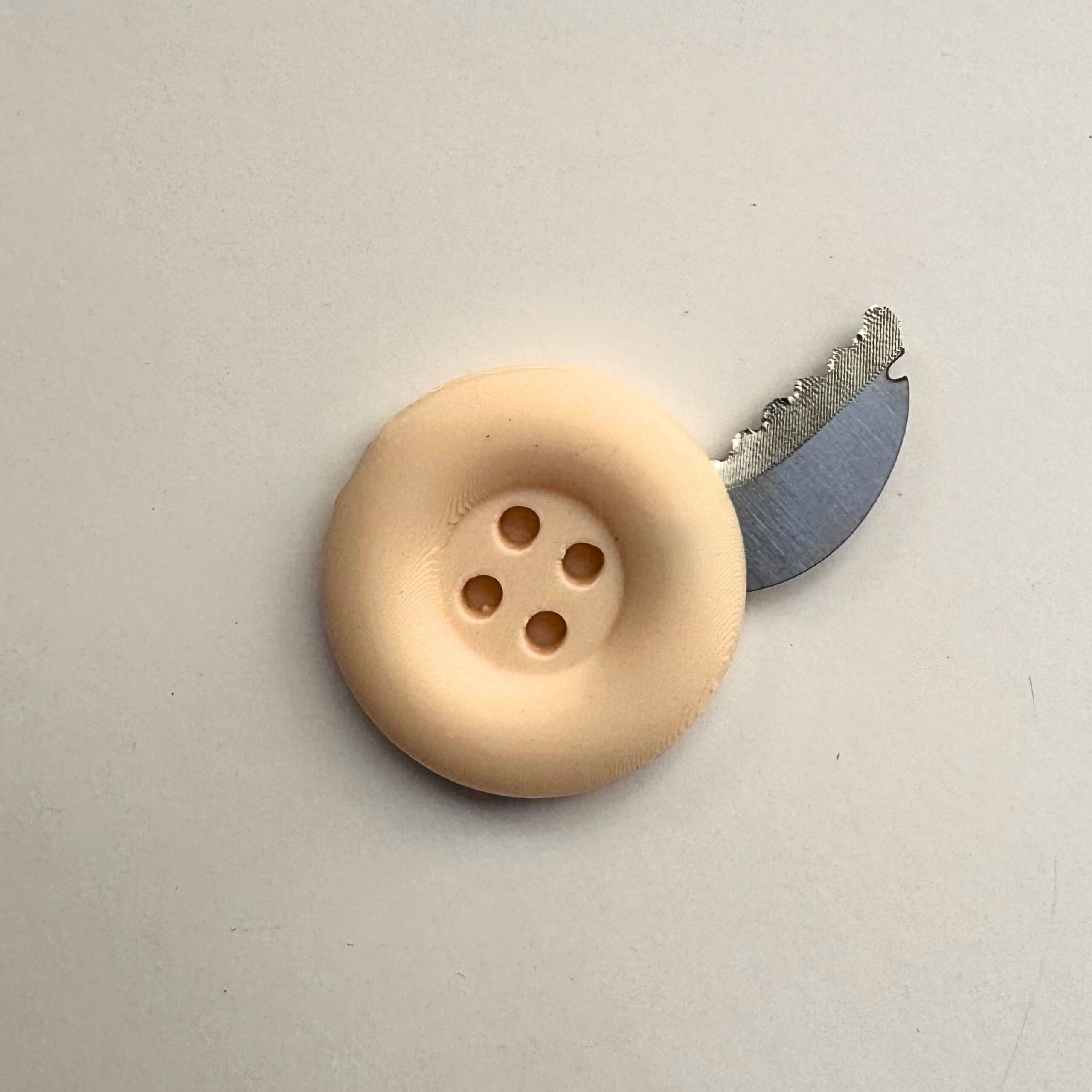 button-knife-30