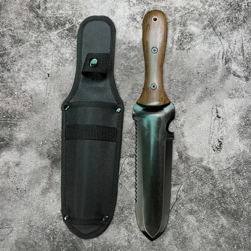 Hori Hori Garden Knife A hori hori garden knife tool, displayed next to its sheath.