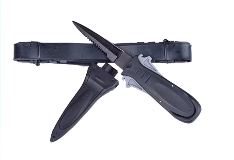 Spearfishing Knife A spearfishing knife with leg strap and sheath.