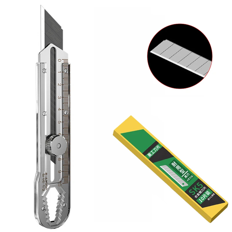 Carpenters Knife A retractable utility carpenters knife with a spare snap off blade pack.