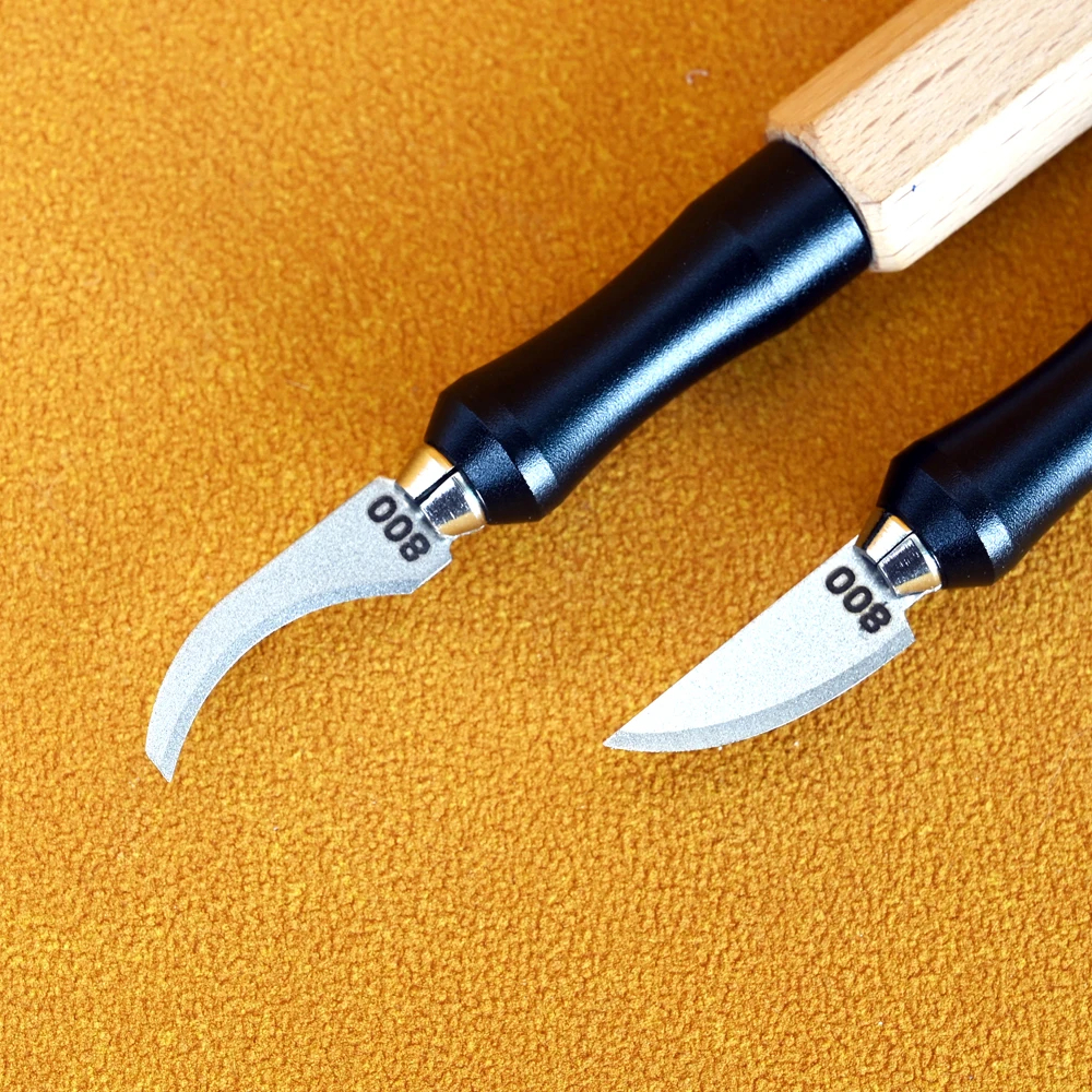 Model Knife Two model knife options with different blades.